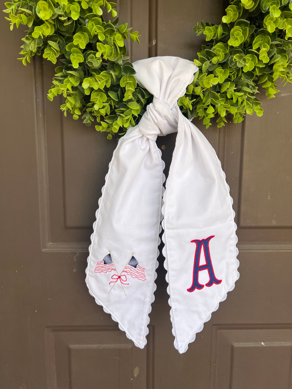 Wreath Sash with Ric Rac Scallop Edge