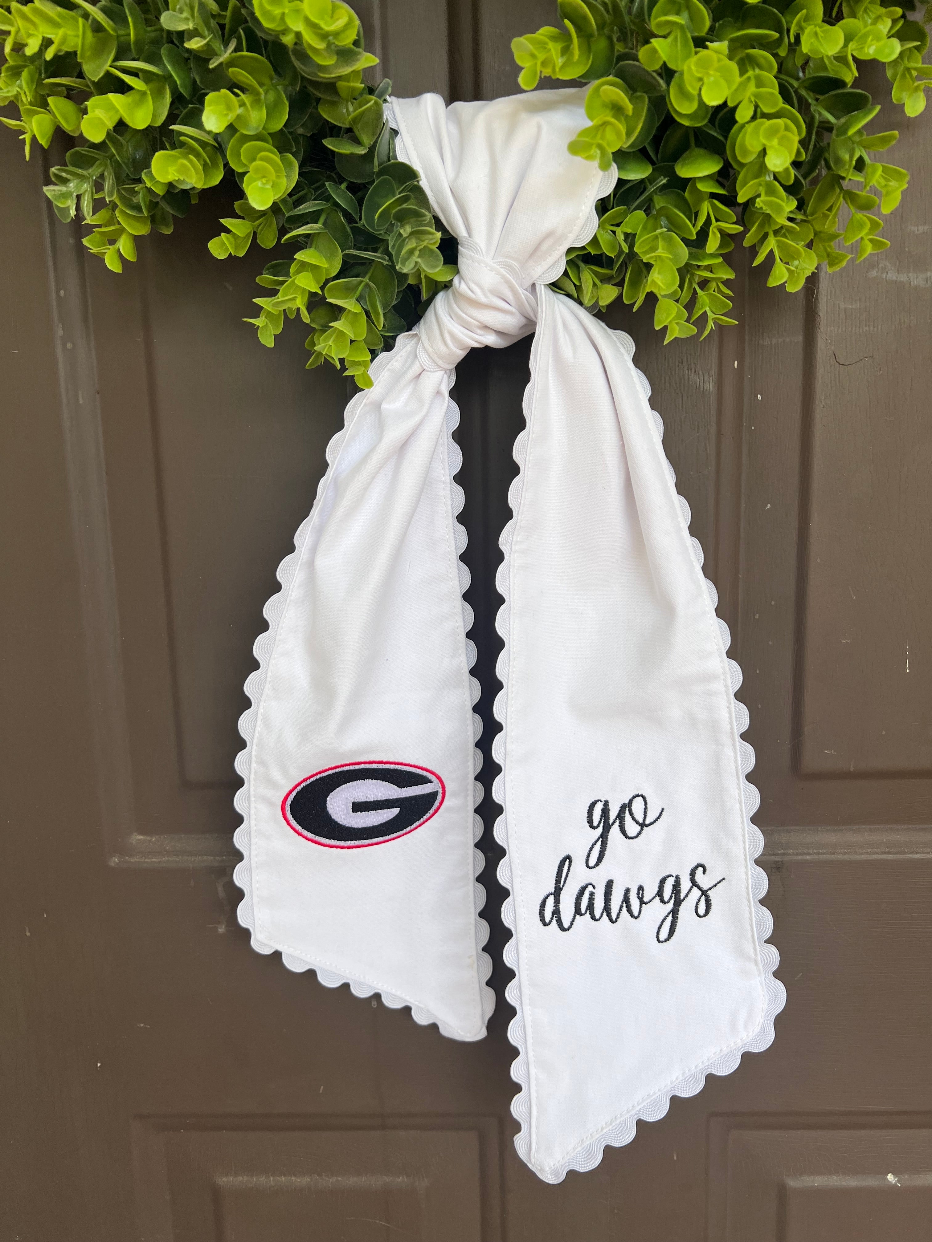 Wreath Sash with Ric Rac Scallop Edge