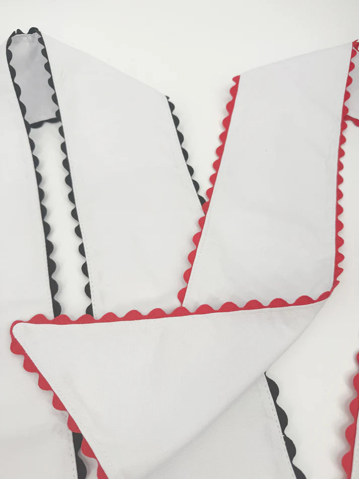 Wreath Sash with Ric Rac Scallop Edge
